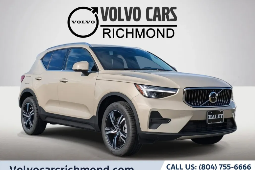 2025 Volvo XC40 Core photo 1