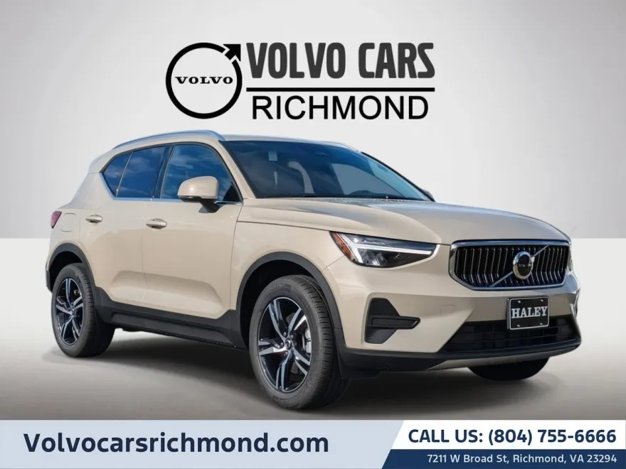 2025 Volvo XC40 Core photo 1