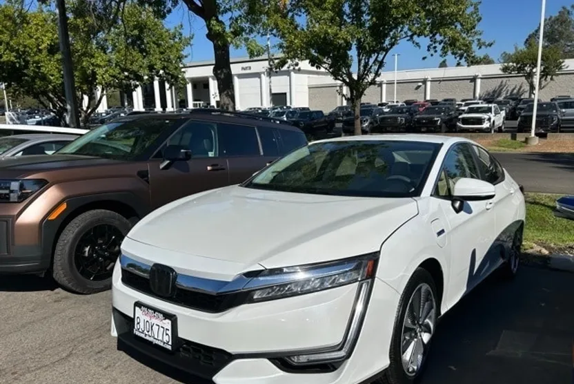 2019 Honda Clarity Plug-In Hybrid photo 1