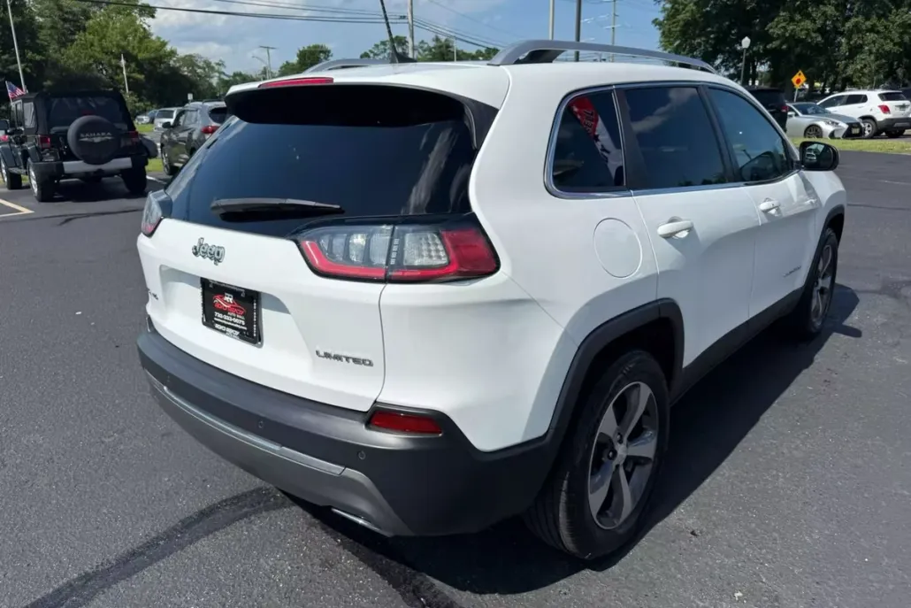 2019 Jeep Cherokee Limited Sport photo 1