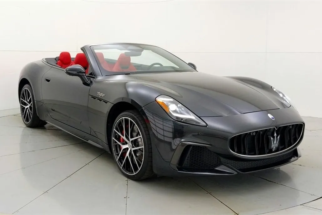 2024 Maserati Grancabrio photo 1