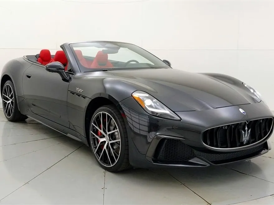 2024 Maserati Grancabrio photo 1