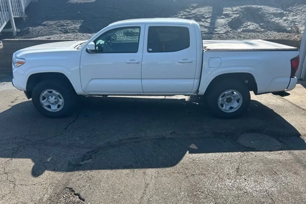 2022 Toyota Tacoma SR V6 photo 1