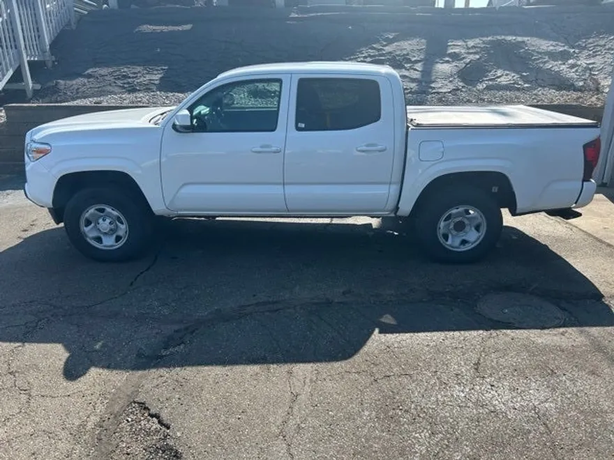 2022 Toyota Tacoma SR V6 photo 1