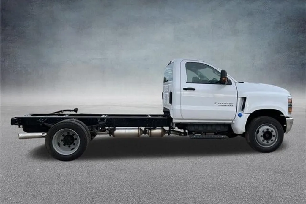 2024 Chevrolet Silverado 6500HD Work Truck photo 1
