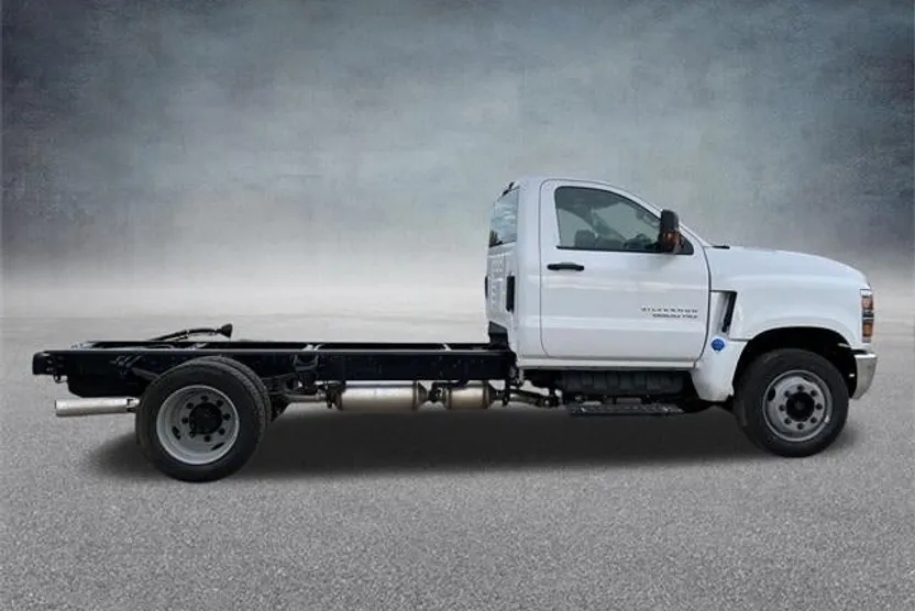 2024 Chevrolet Silverado 6500HD Work Truck photo 1