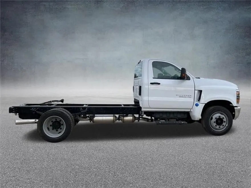 2024 Chevrolet Silverado 6500HD Work Truck photo 1