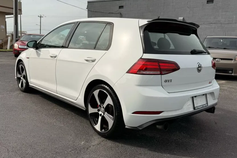 2018 Volkswagen Golf GTI photo 1