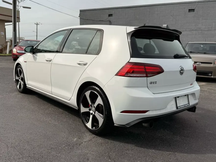 2018 Volkswagen Golf GTI photo 1