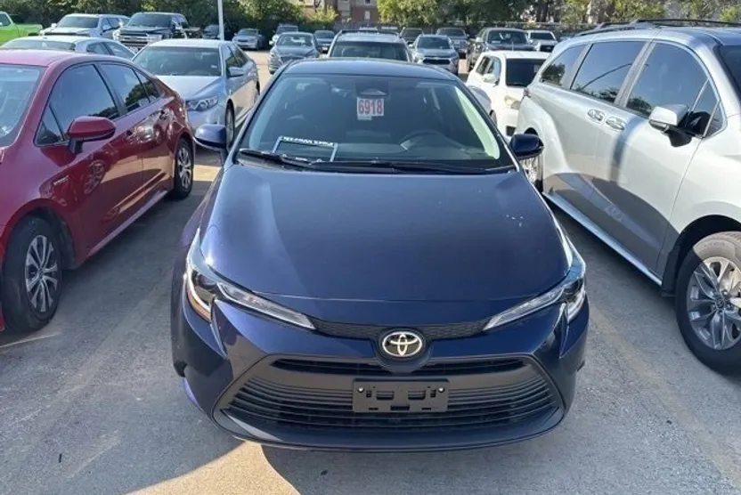 2025 Toyota Corolla LE photo 1