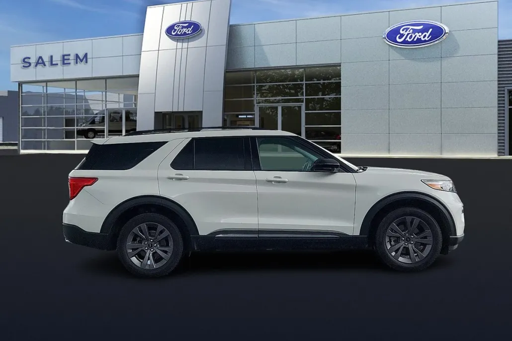 2023 Ford Explorer XLT Sport photo 1