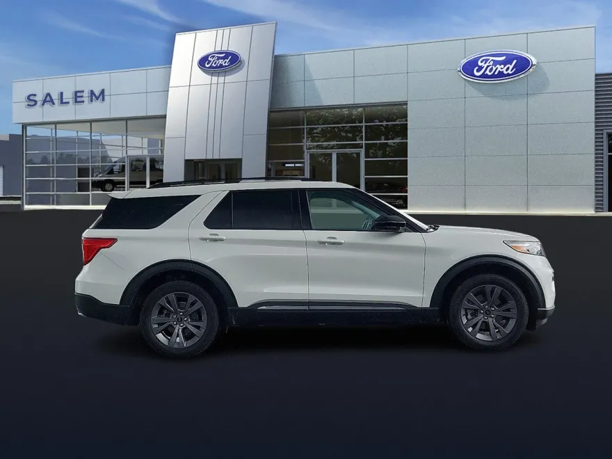 2023 Ford Explorer XLT Sport photo 1