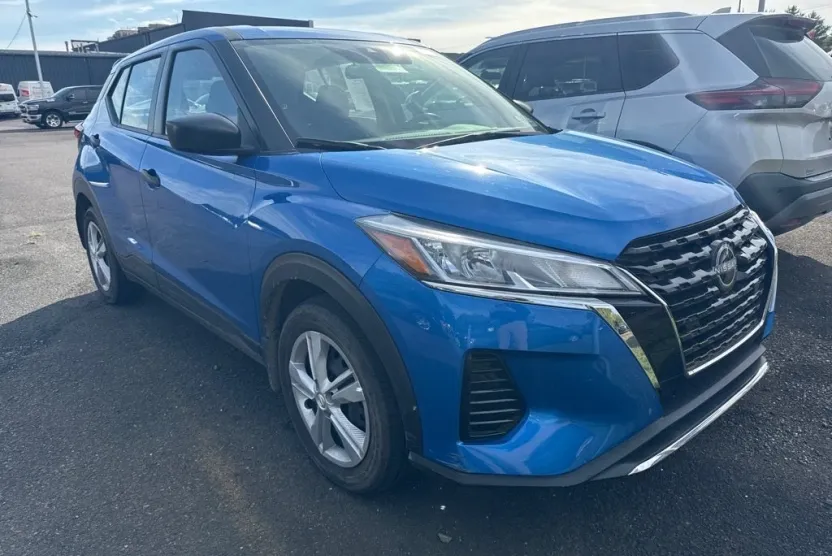 2023 Nissan Kicks S photo 1