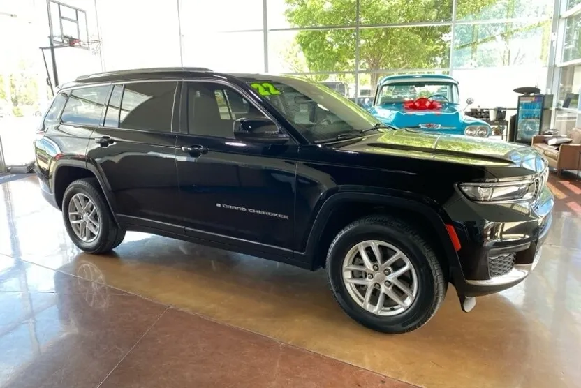 2022 Jeep Grand Cherokee Laredo photo 1