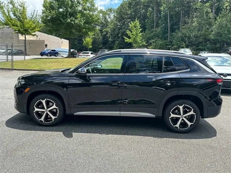 2025 Volkswagen Tiguan SE photo 1