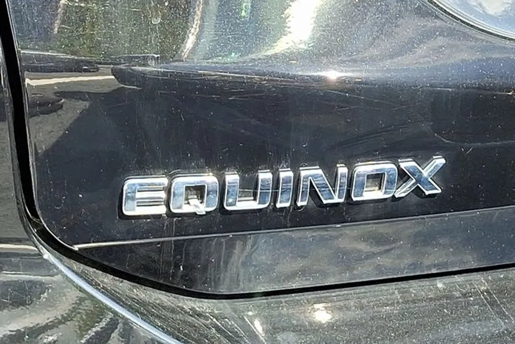 2023 Chevrolet Equinox LS photo 1