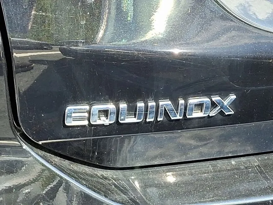 2023 Chevrolet Equinox LS photo 1