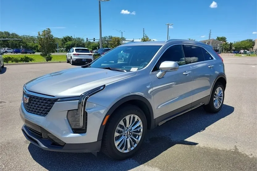 2024 Cadillac XT4 Premium Luxury photo 1