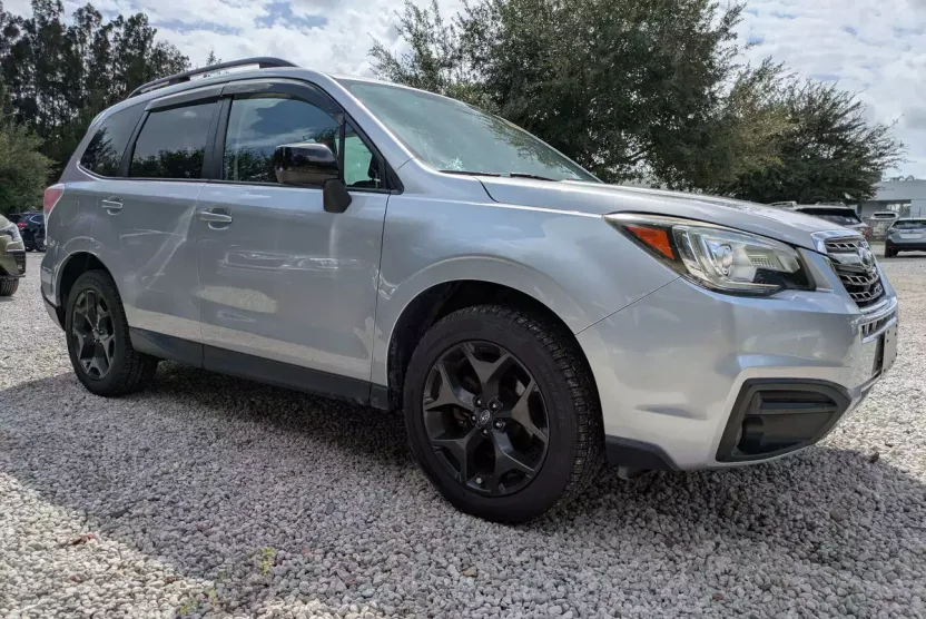 2018 Subaru Forester Premium photo 1