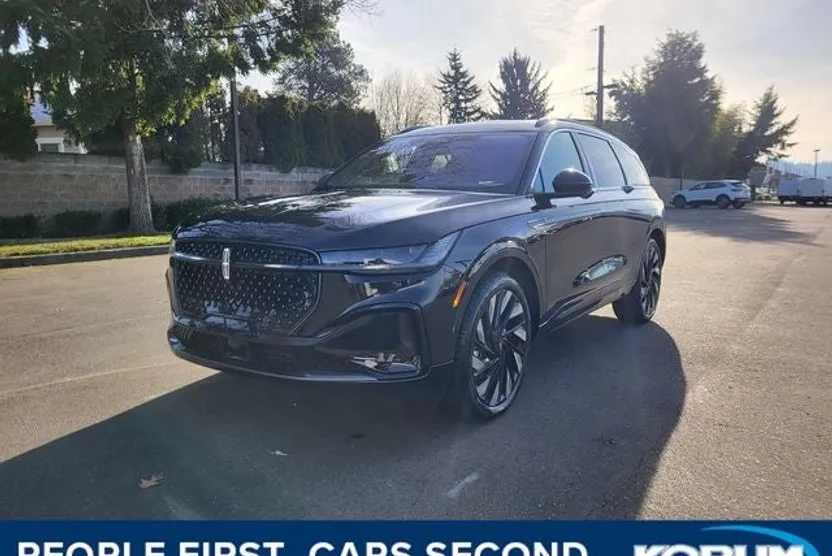 2025 Lincoln Nautilus Black Label photo 1
