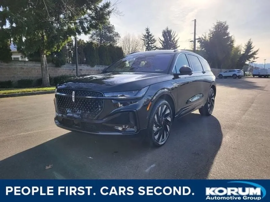 2025 Lincoln Nautilus Black Label photo 1