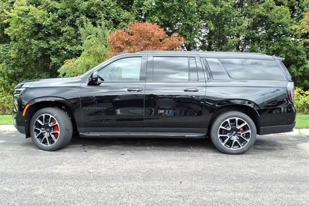 2025 Chevrolet Suburban RST photo 1
