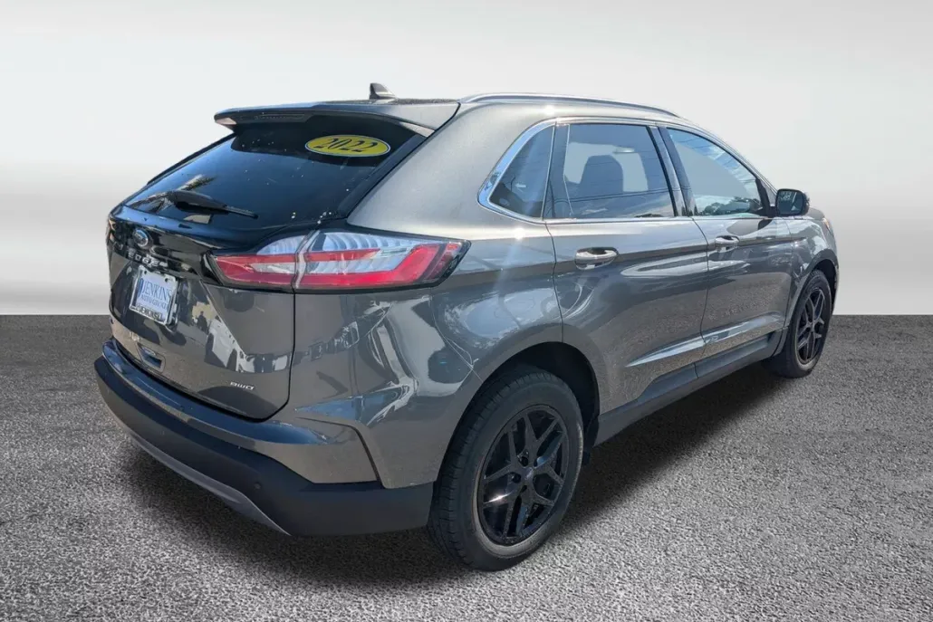 2022 Ford Edge SEL photo 1