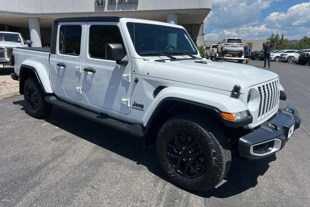 2022 Jeep Gladiator Sport S photo 1