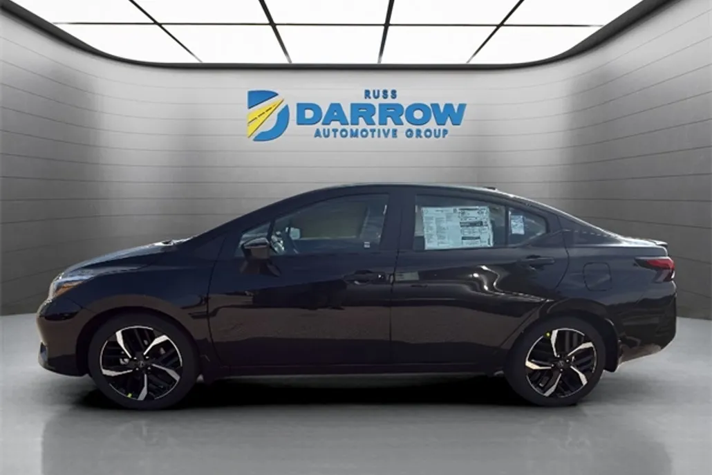 2025 Nissan Versa 1.6 SR photo 1