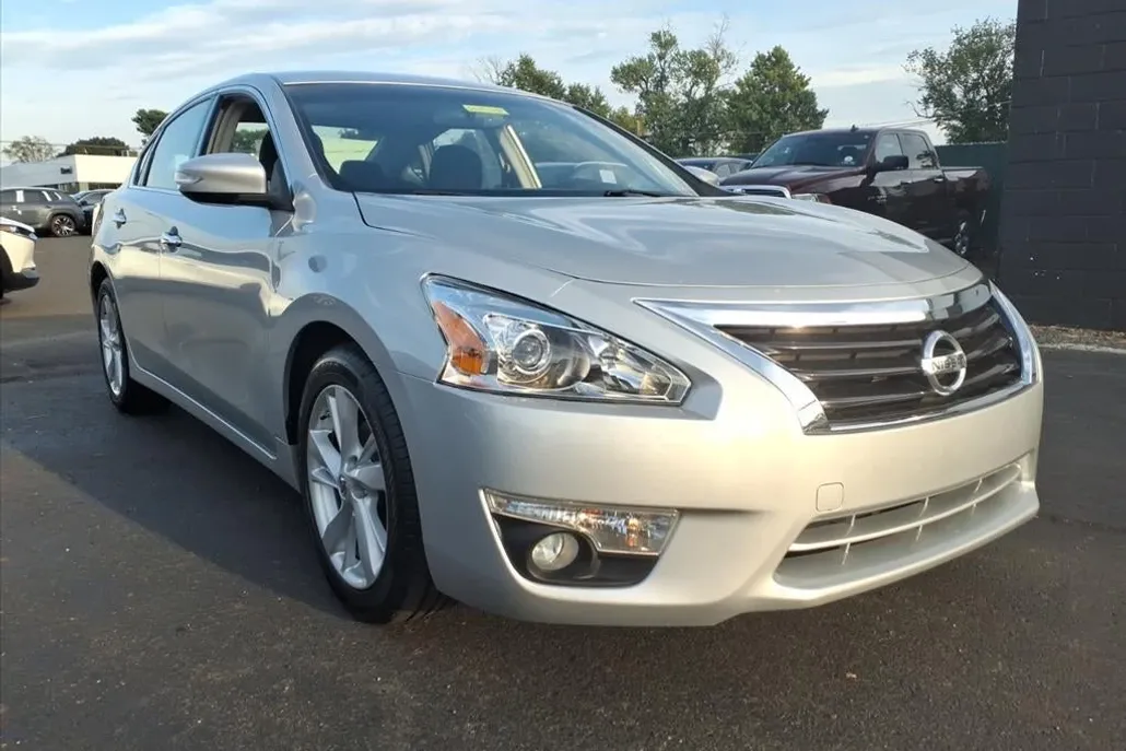 2013 Nissan Altima 2.5 SV photo 1