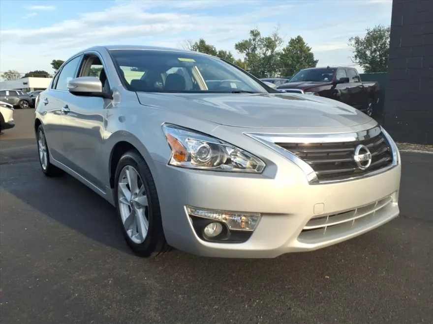 2013 Nissan Altima 2.5 SV photo 1