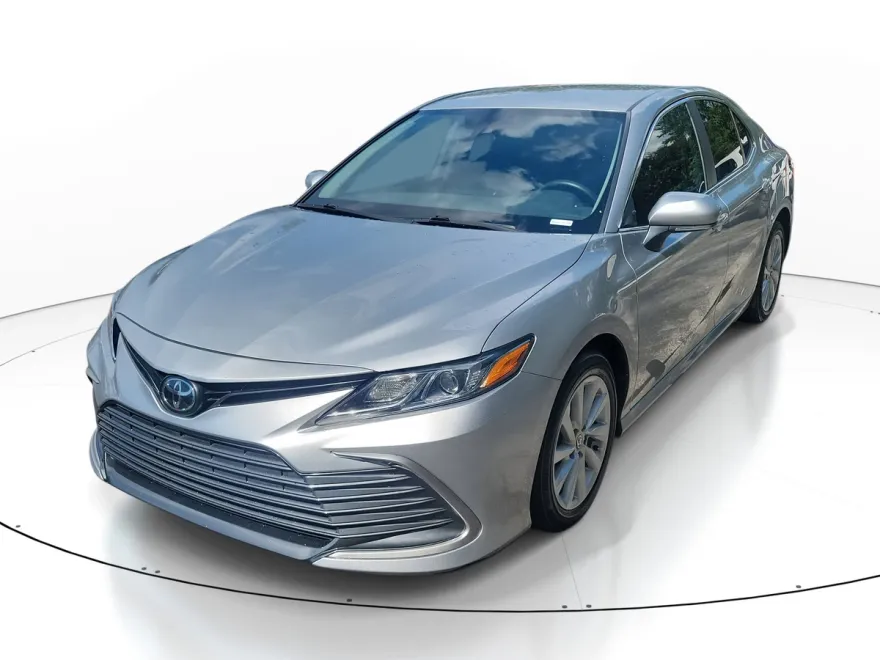 2023 Toyota Camry LE photo 1