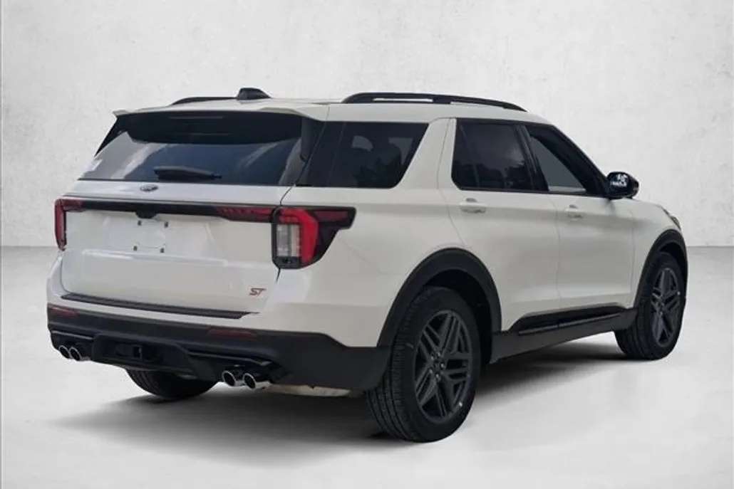 2025 Ford Explorer ST photo 1