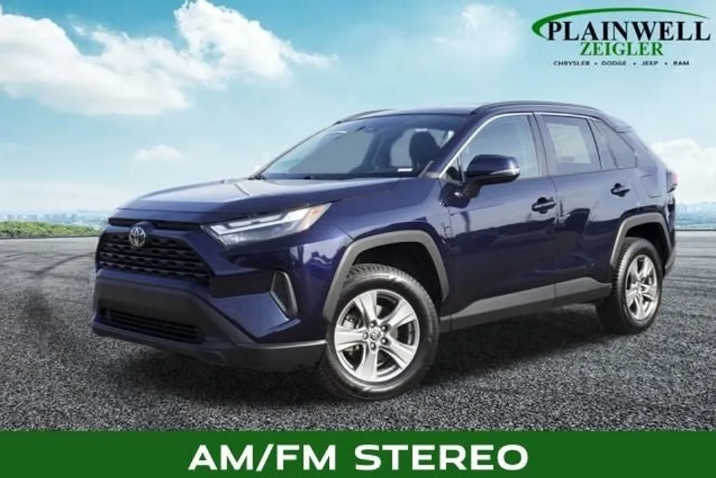 2022 Toyota RAV4 XLE photo 1