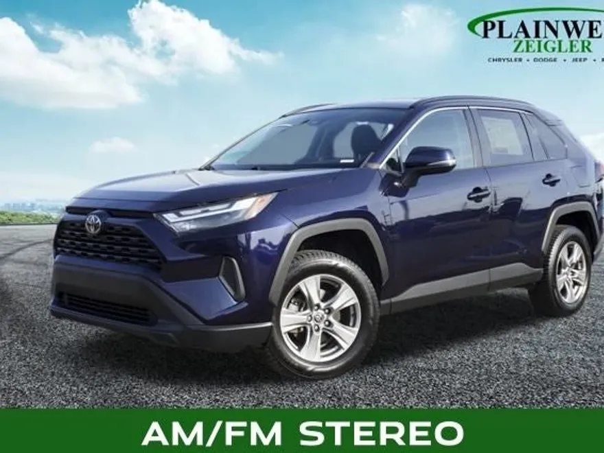 2022 Toyota RAV4 XLE photo 1