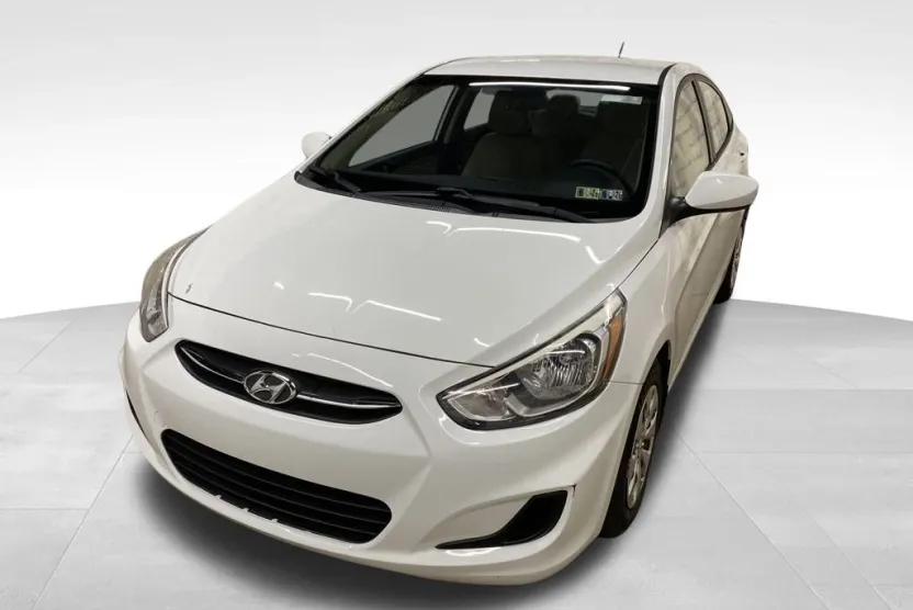 2016 Hyundai Accent SE photo 1