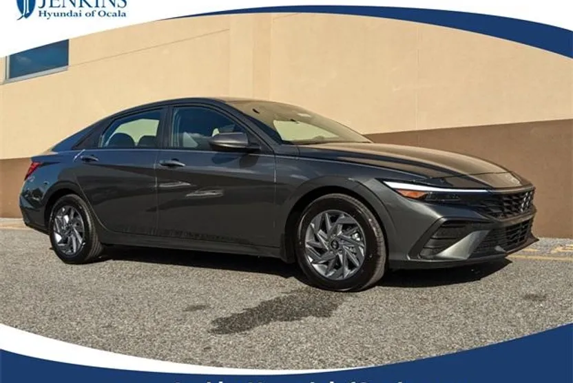 2025 Hyundai Elantra SEL Sport photo 1