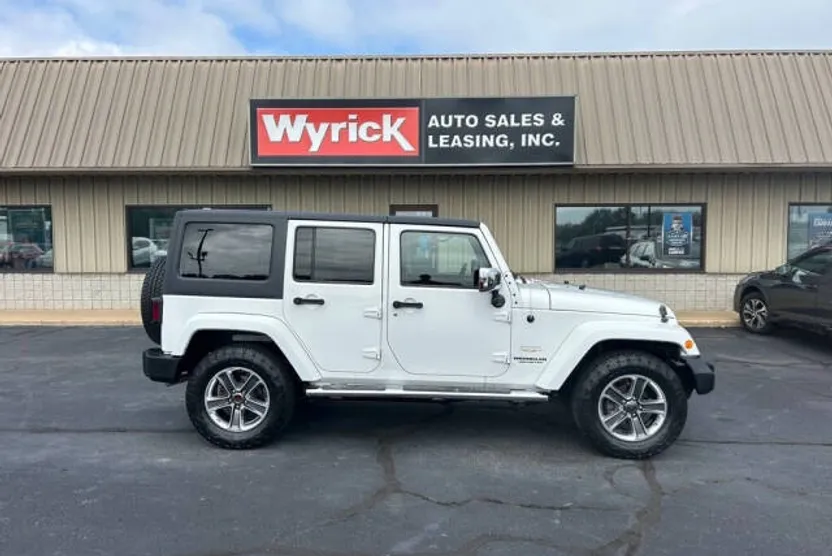 2013 Jeep Wrangler Unlimited Sahara photo 1