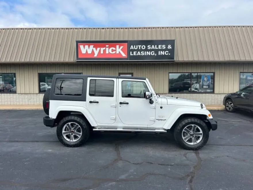 2013 Jeep Wrangler Unlimited Sahara photo 1