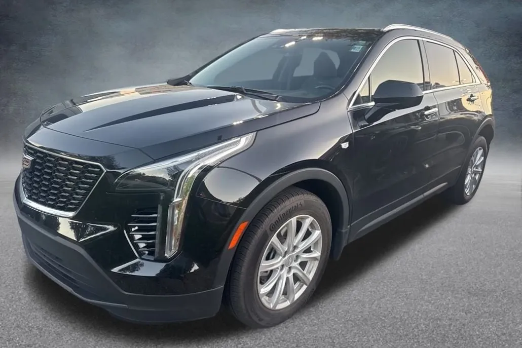 2023 Cadillac XT4 Luxury photo 1