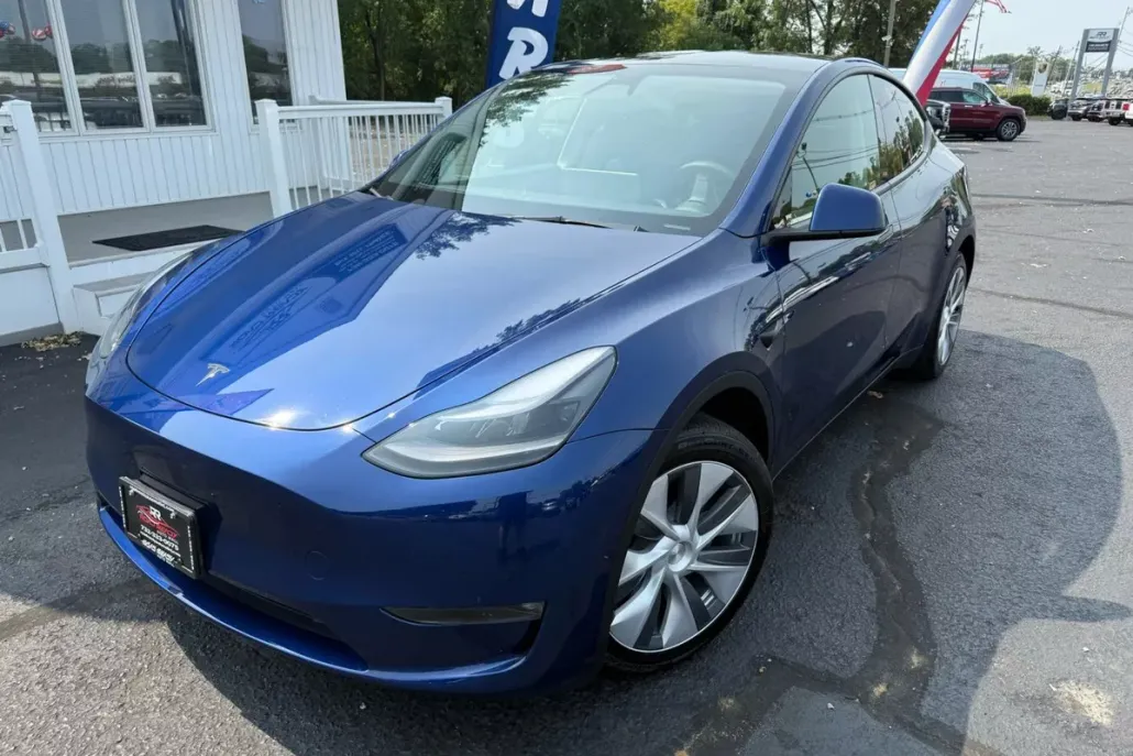 2024 Tesla Model Y Long Range photo 1
