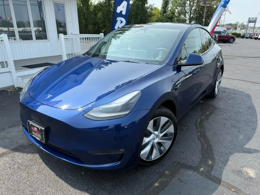 2024 Tesla Model Y Long Range photo 1