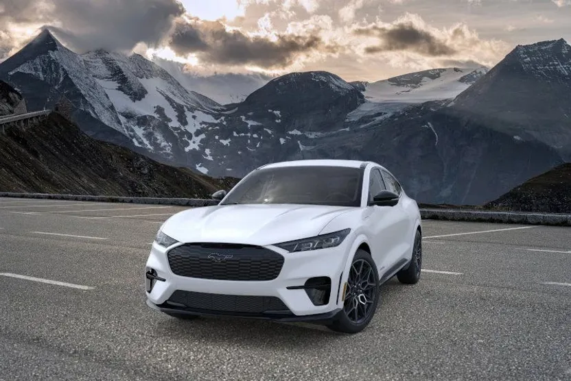 2025 Ford Mustang Mach-E GT photo 1