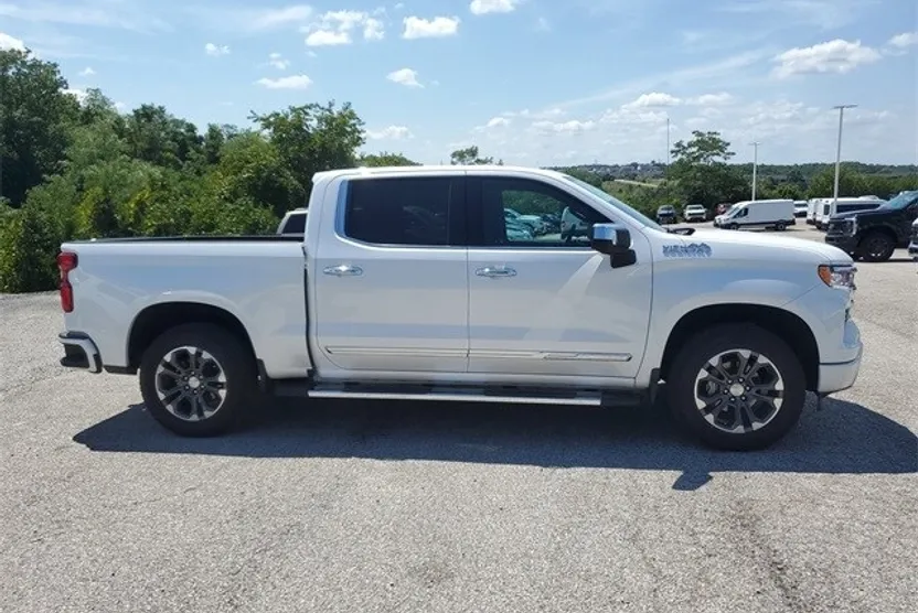 2024 Chevrolet Silverado 1500 High Country photo 1