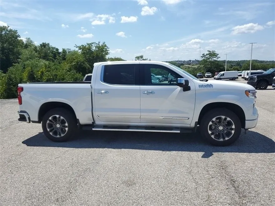 2024 Chevrolet Silverado 1500 High Country photo 1