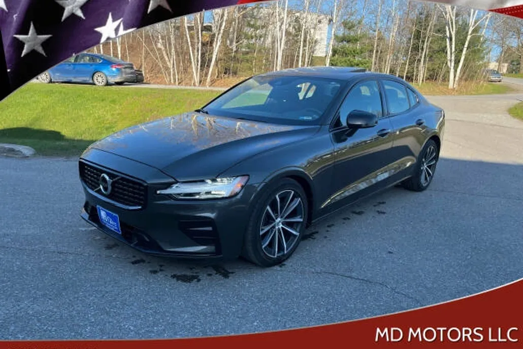 2022 Volvo S60 B5 Momentum photo 1