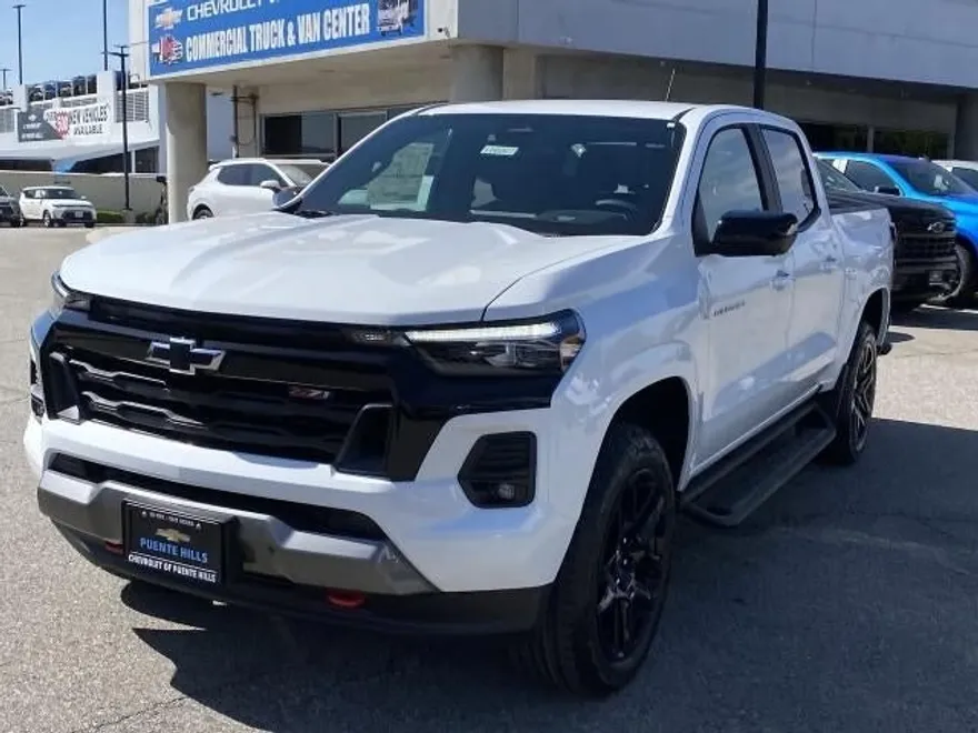 2025 Chevrolet Colorado Z71 photo 1