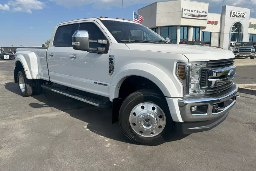 2019 Ford F-450 Lariat photo 1