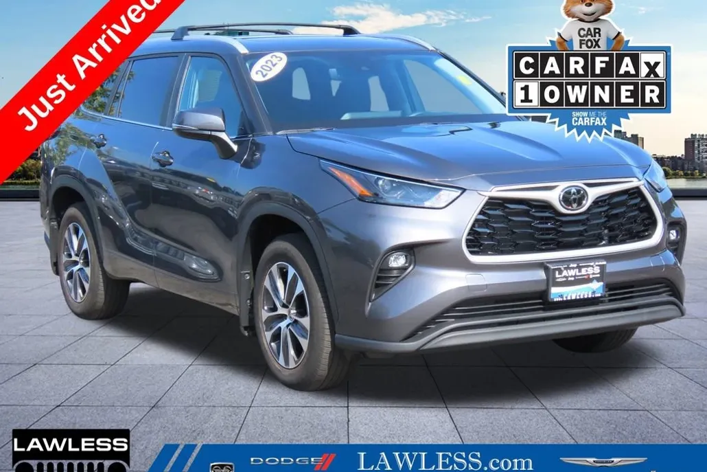 2023 Toyota Highlander L photo 1