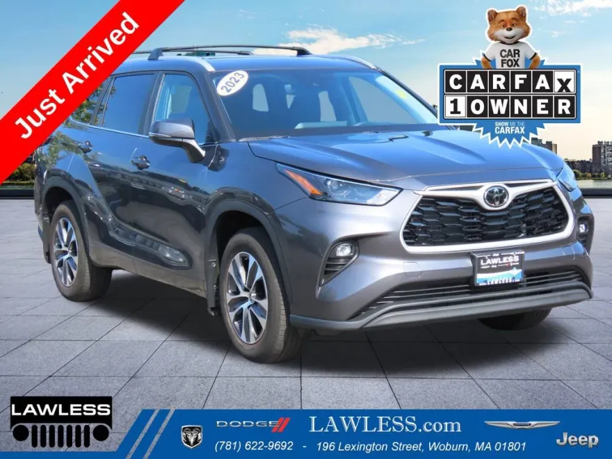 2023 Toyota Highlander L photo 1